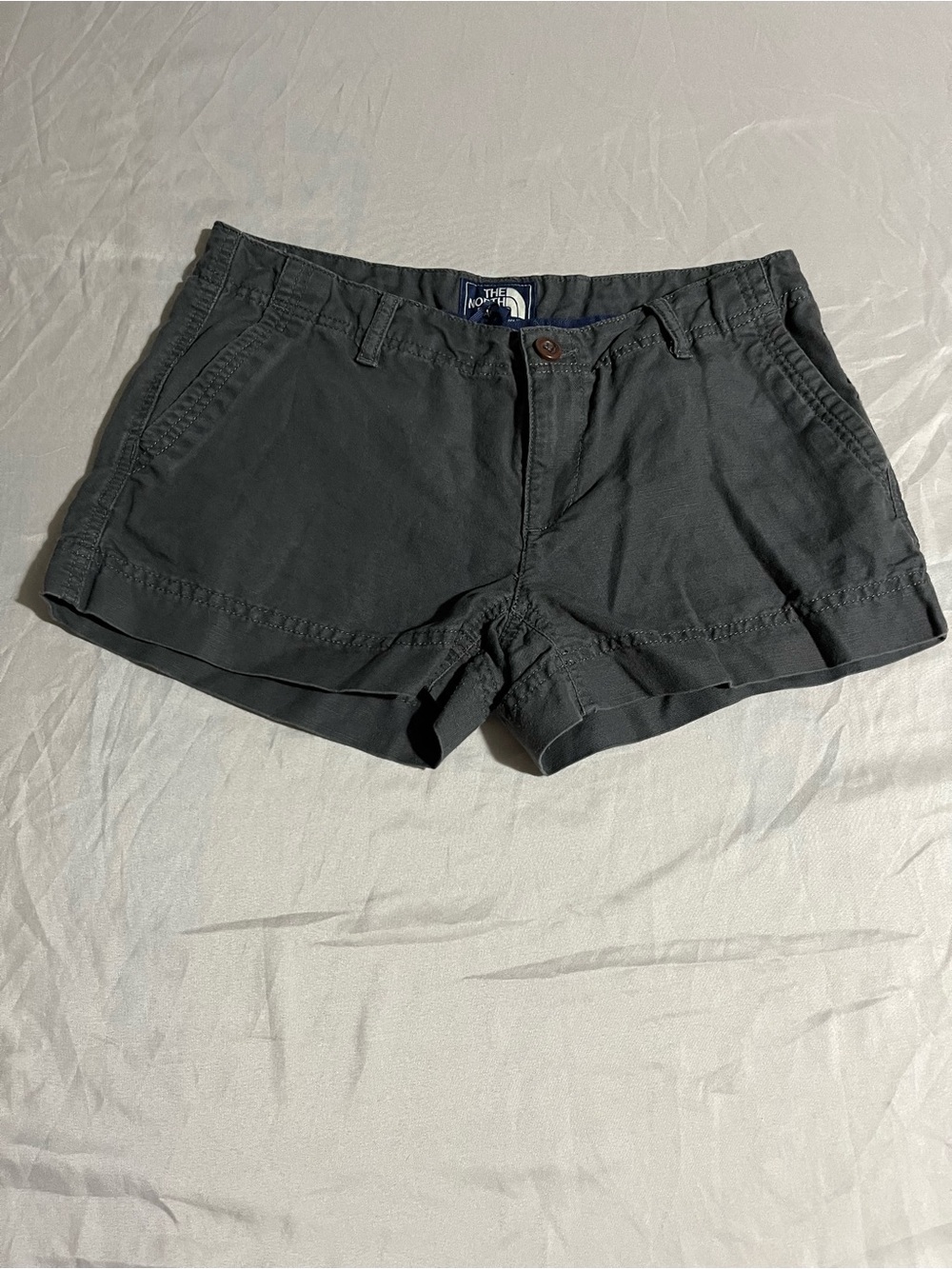 The North Face Dark Gray Women's Everyday Cargo Shorts Size 4
